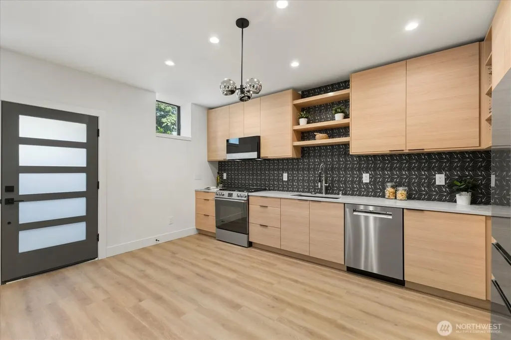 128 24th Avenue Seattle WA 98122