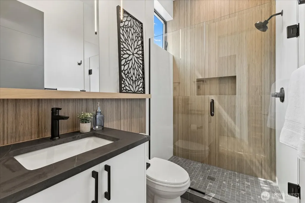 128 24th Avenue Seattle WA 98122