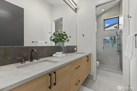128 24th Avenue Seattle WA 98122