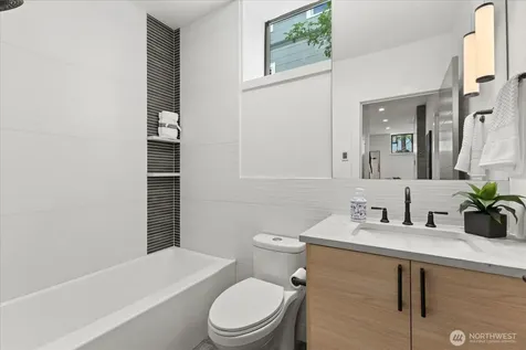 128 24th Avenue Seattle WA 98122