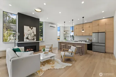 128 24th Avenue Seattle WA 98122