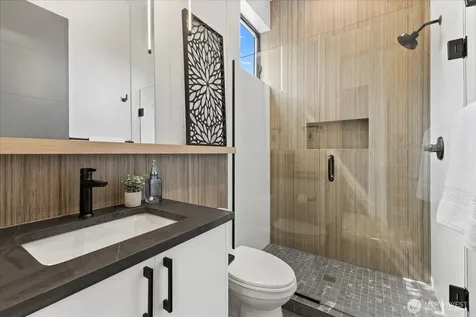128 24th Avenue Seattle WA 98122