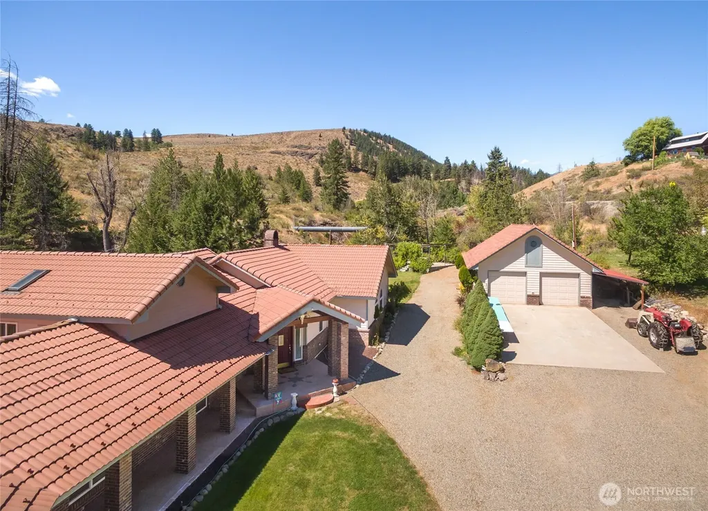 572 W Chewuch Rd (Barron Blvd) Winthrop WA 98862