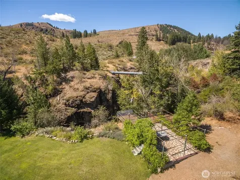 572 W Chewuch Rd (Barron Blvd) Winthrop WA 98862