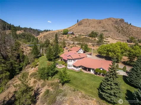 572 W Chewuch Rd (Barron Blvd) Winthrop WA 98862