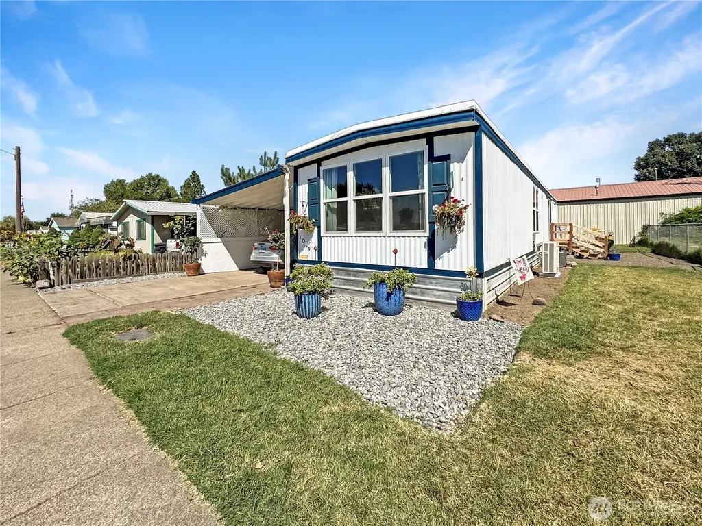 1019 NE Empire Street College Place WA 99324