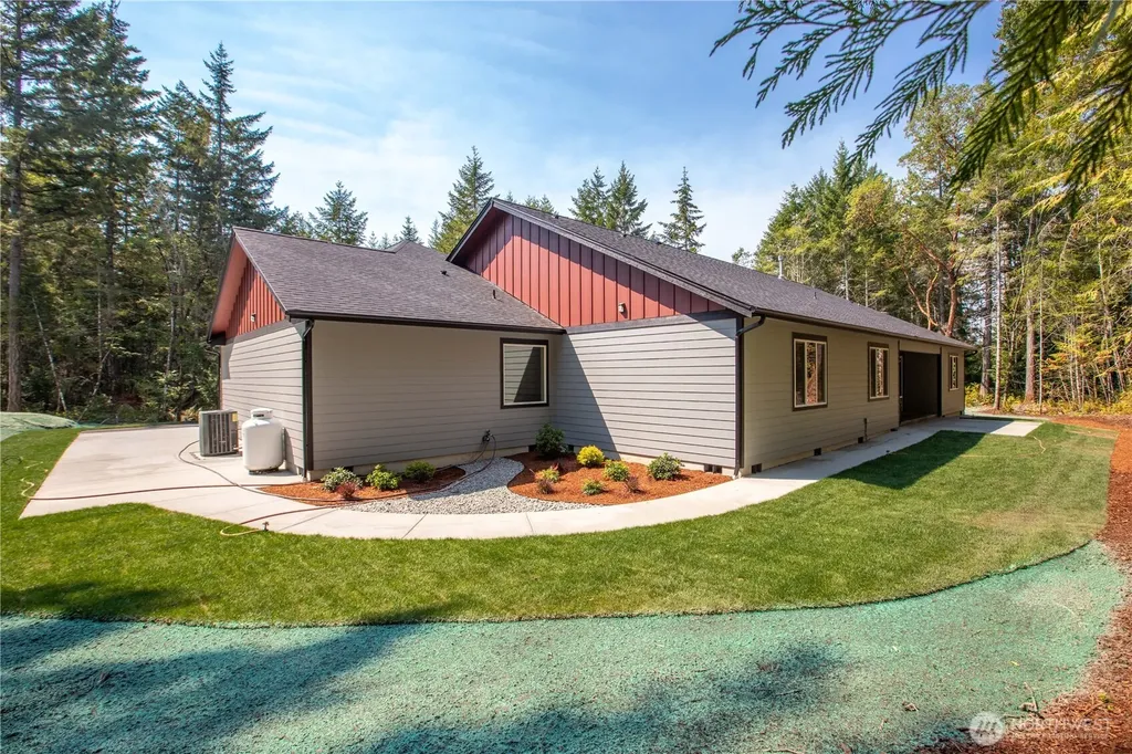 8908 Hunter Point NW Olympia WA 98502