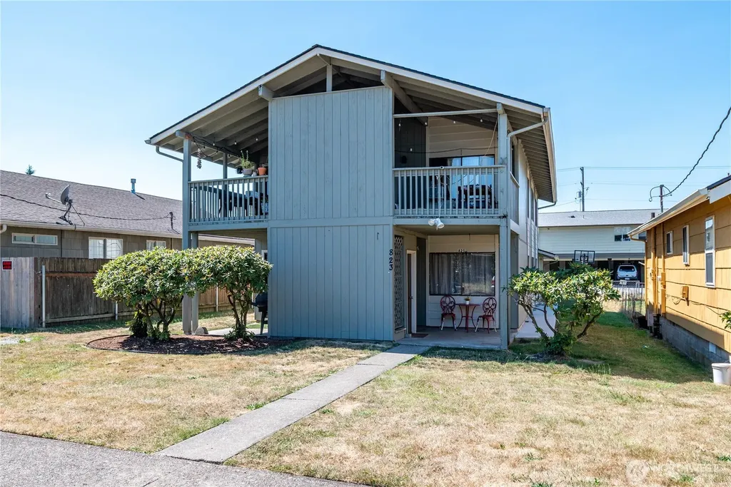 823 8th Avenue Longview WA 98632