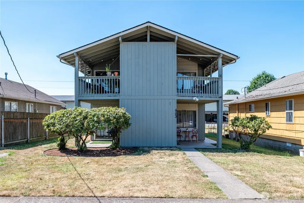 823 8th Avenue Longview WA 98632