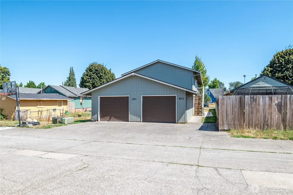 823 8th Avenue Longview WA 98632