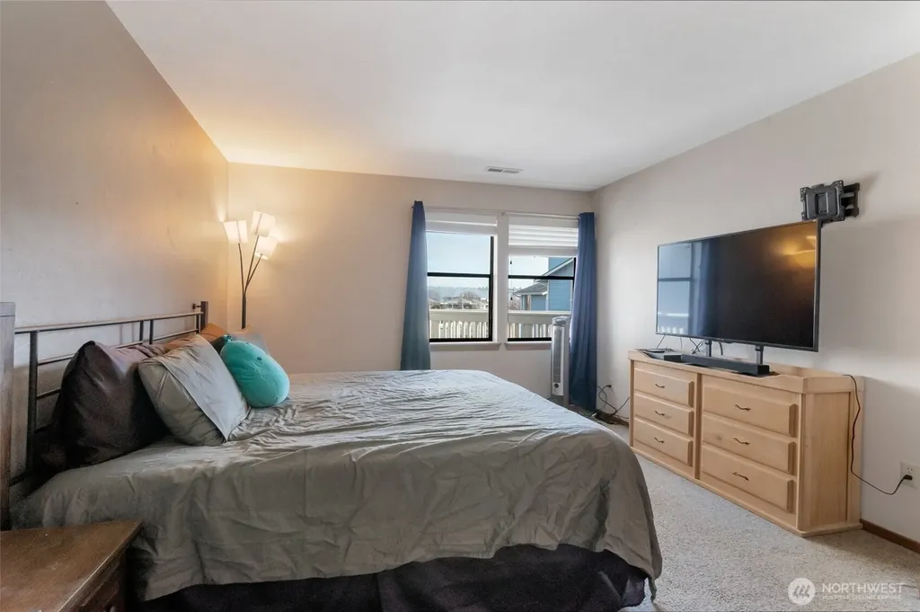 651 SE Bayshore Drive Oak Harbor WA 98277
