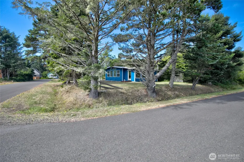 199 S Narwhal Loop SW Ocean Shores WA 98569