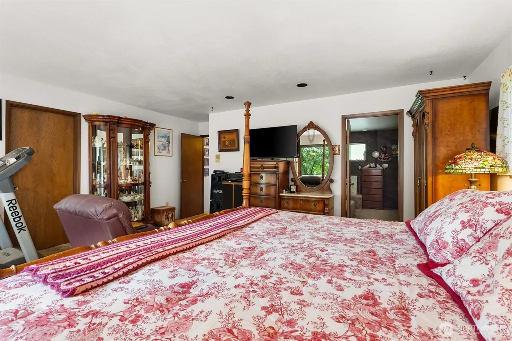 43 Hines Valley Road Raymond WA 98577