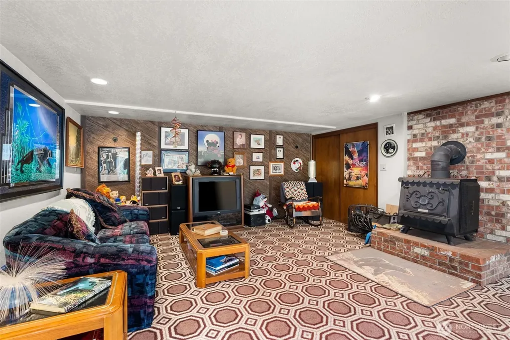 43 Hines Valley Road Raymond WA 98577