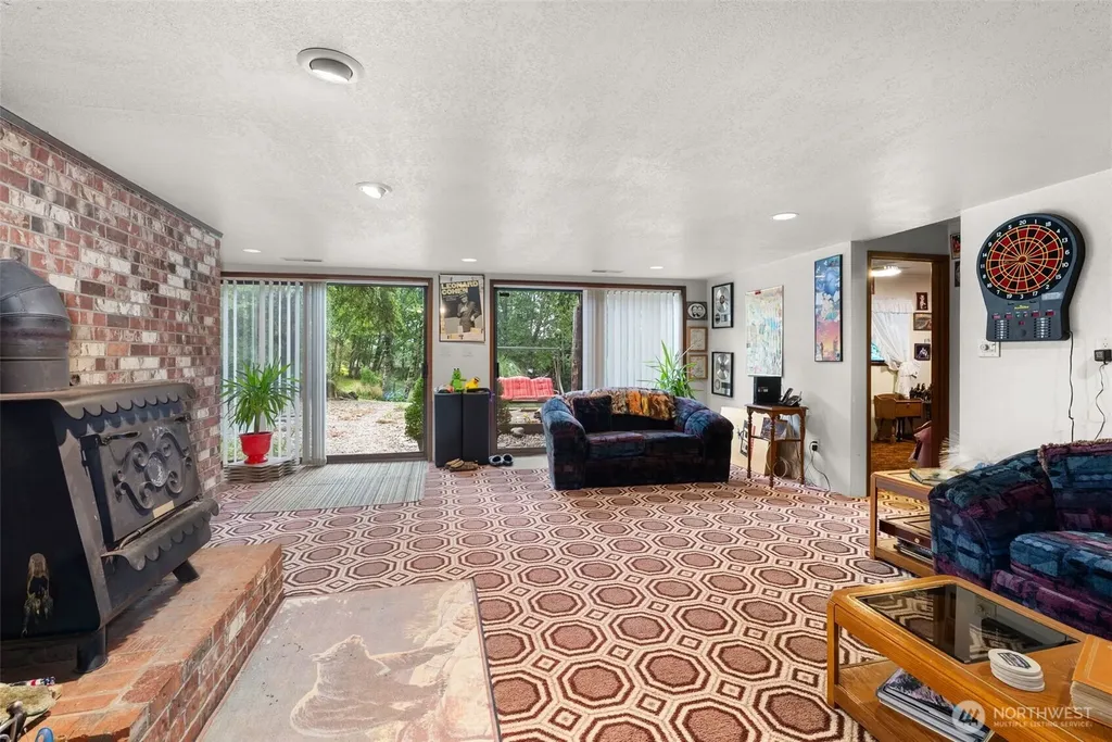 43 Hines Valley Road Raymond WA 98577