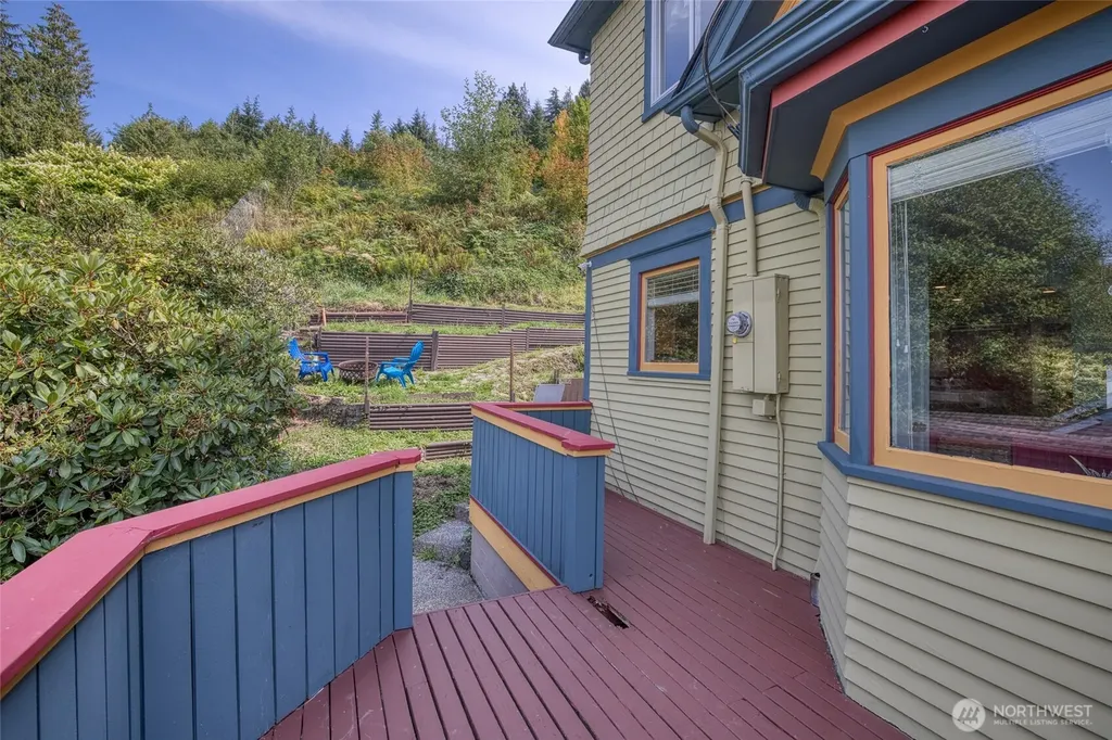 209 Ferry Street South Bend WA 98586