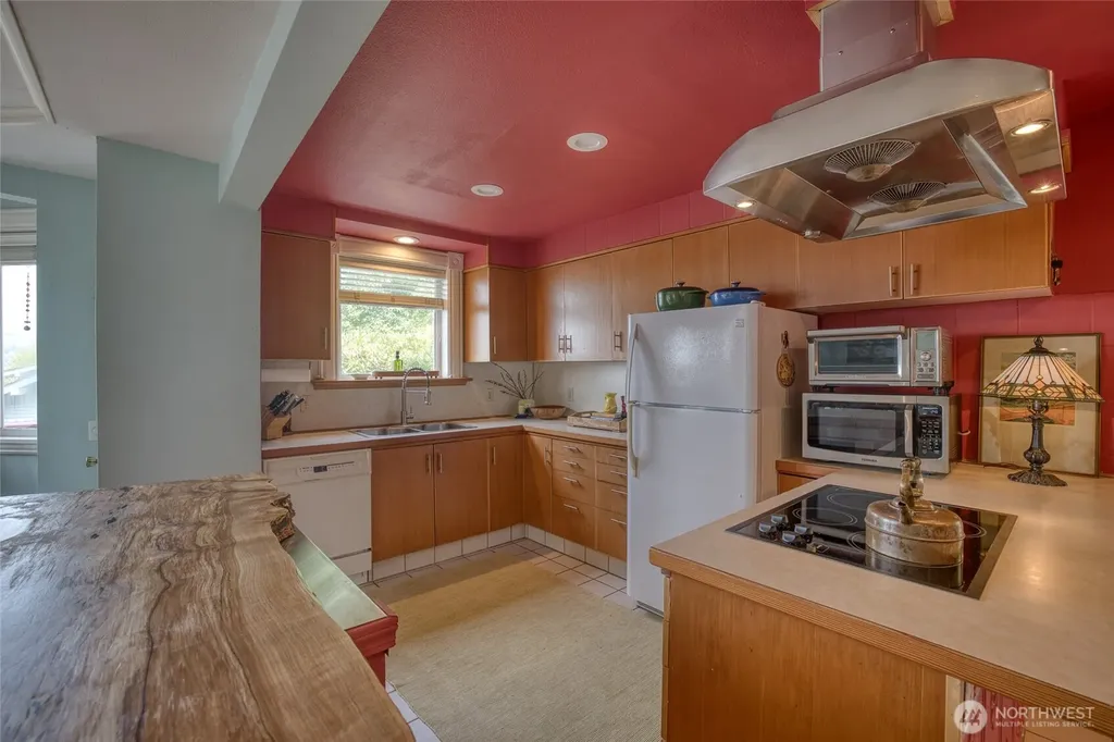209 Ferry Street South Bend WA 98586