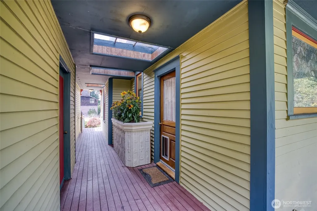 209 Ferry Street South Bend WA 98586
