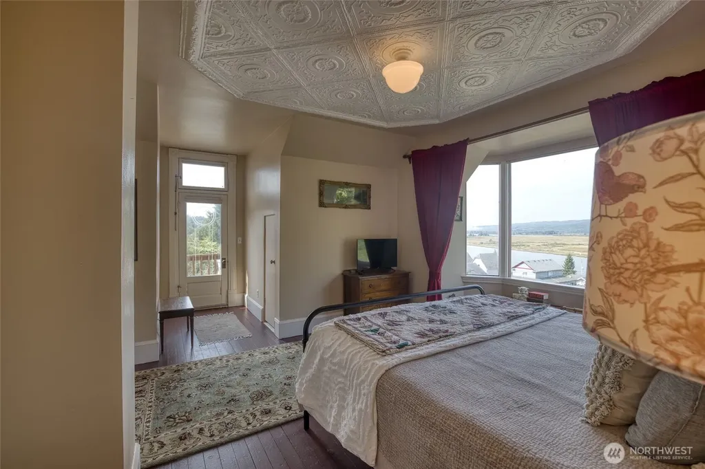 209 Ferry Street South Bend WA 98586