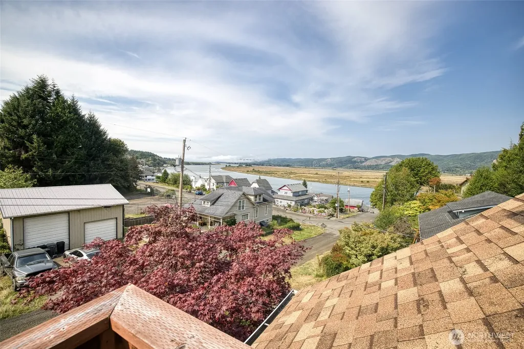 209 Ferry Street South Bend WA 98586