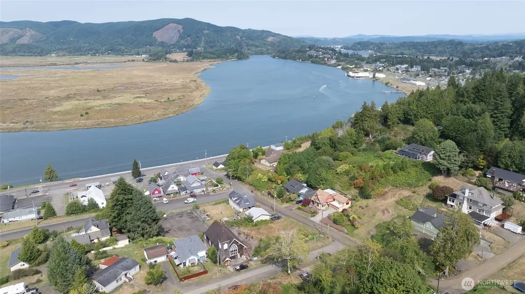 209 Ferry Street South Bend WA 98586