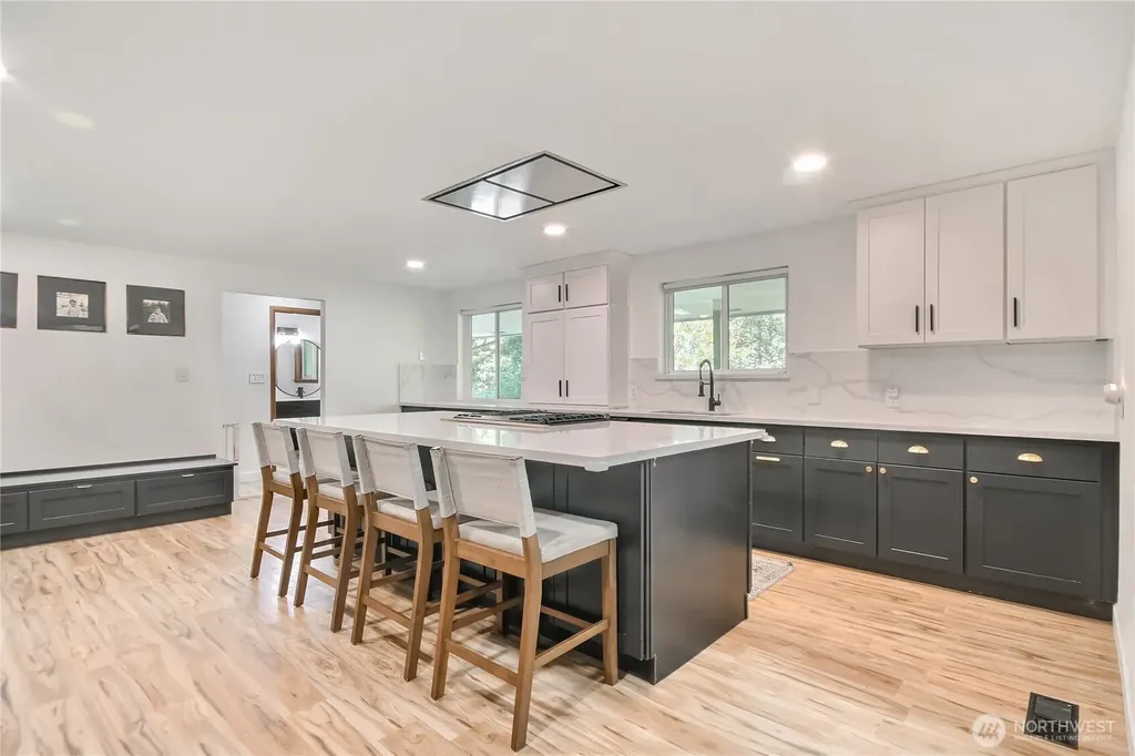 6902 Mount Tacoma Drive SW Lakewood WA 98499
