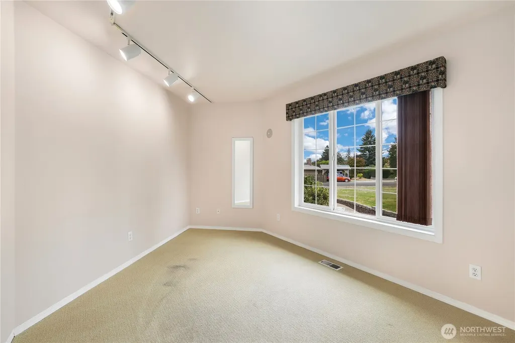 6914 86th Street E Puyallup WA 98371