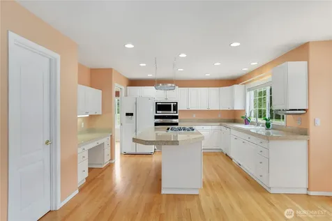 6914 86th Street E Puyallup WA 98371