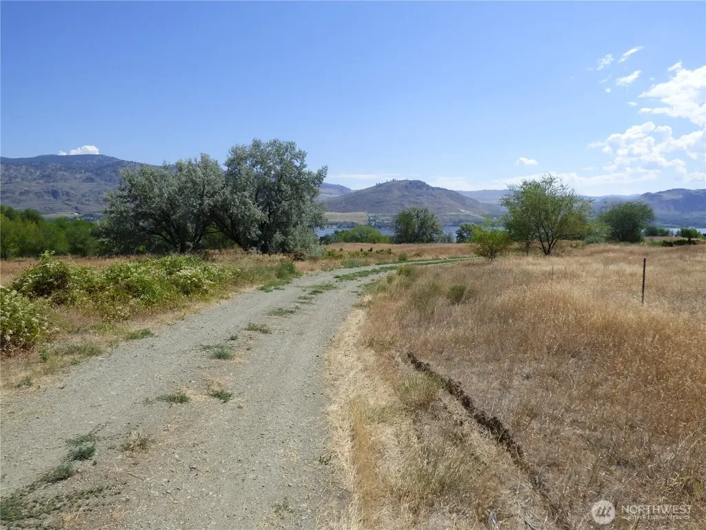 17 Swann Lane Oroville WA 98844