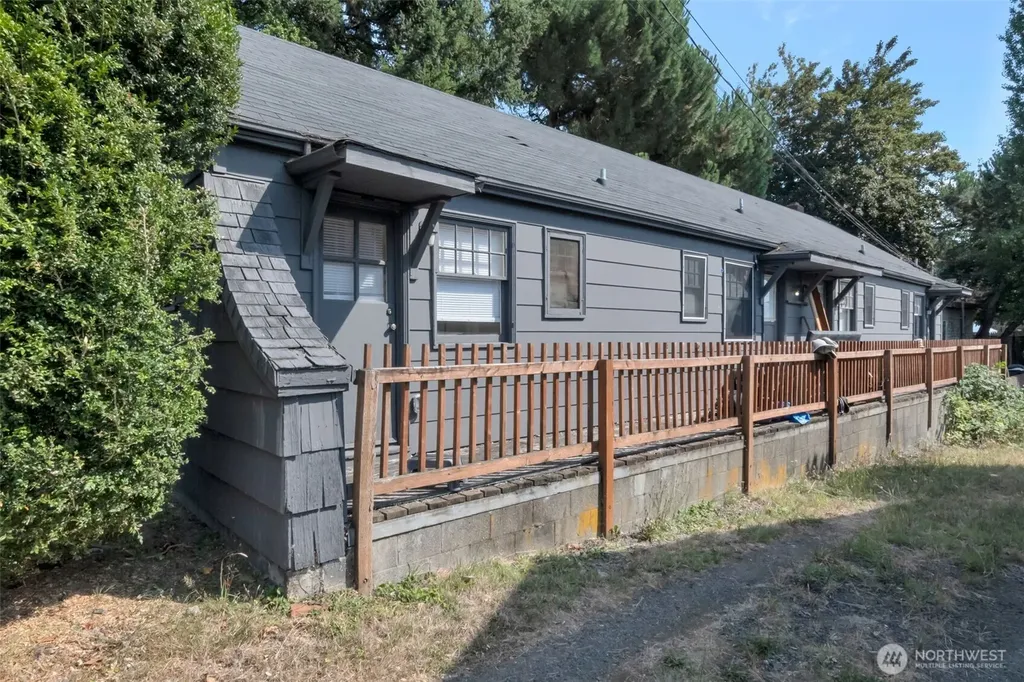 2135 4th Street Bremerton WA 98312