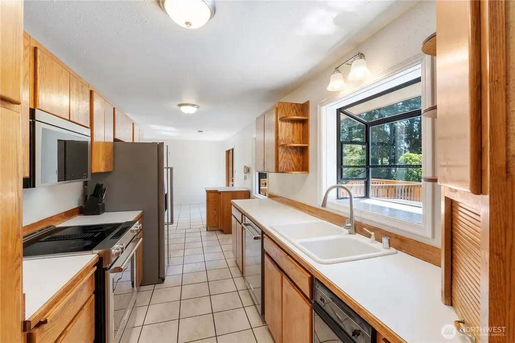 4803 Military Road E Tacoma WA 98446