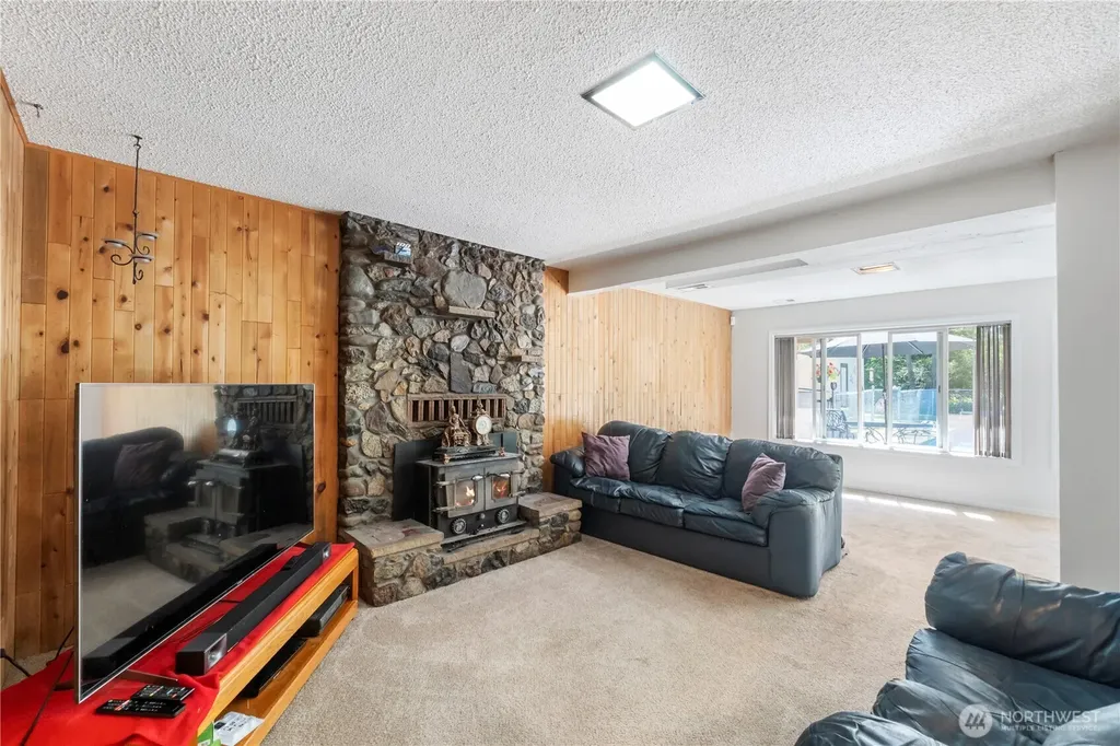 4803 Military Road E Tacoma WA 98446