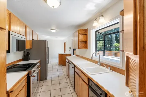 4803 Military Road E Tacoma WA 98446