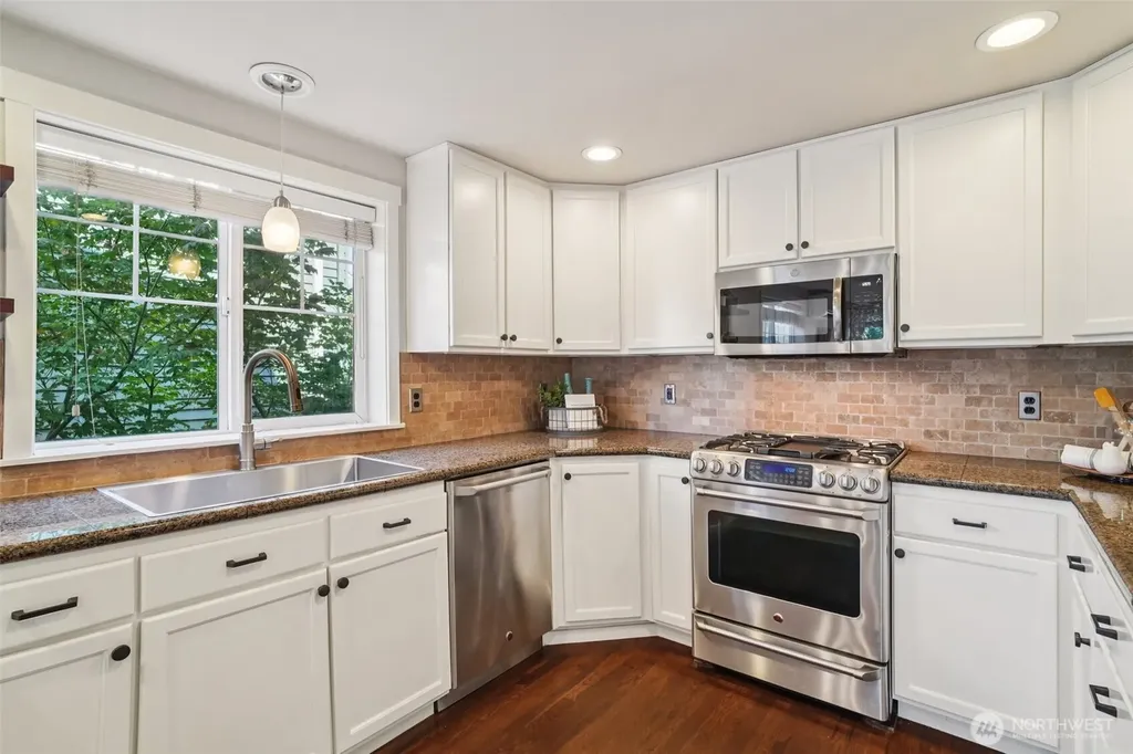 6562 5th Avenue NE Seattle WA 98115