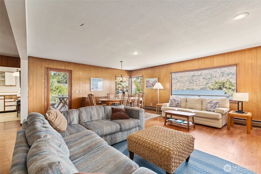 15082 South Lakeshore Road Chelan WA 98816