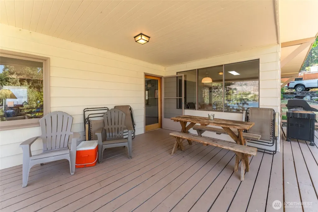 15082 South Lakeshore Road Chelan WA 98816