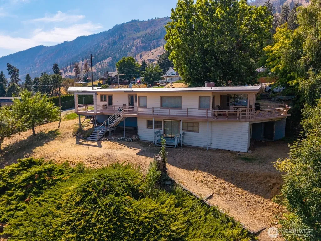15082 South Lakeshore Road Chelan WA 98816