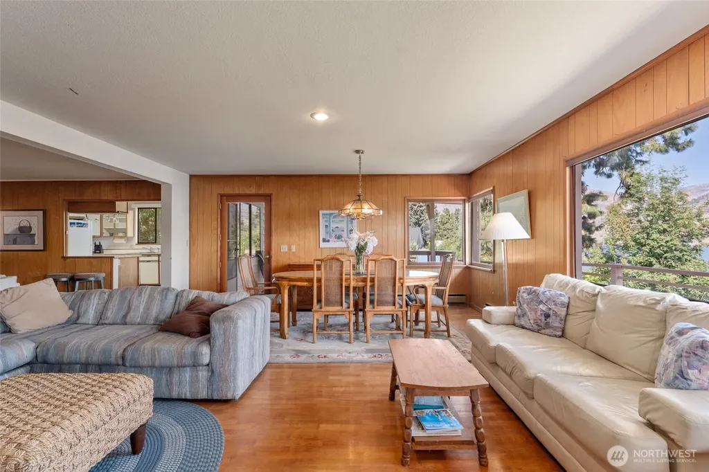 15082 South Lakeshore Road Chelan WA 98816