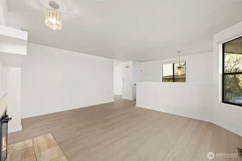 917 N 100th Street Seattle WA 98133