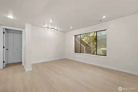 917 N 100th Street Seattle WA 98133