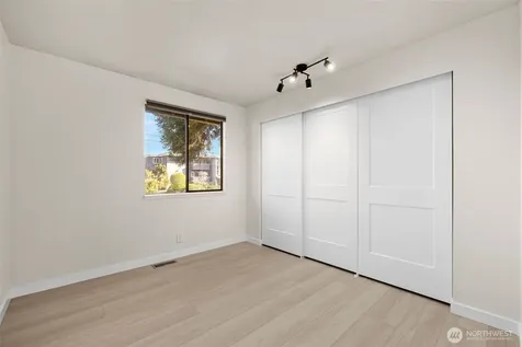 917 N 100th Street Seattle WA 98133