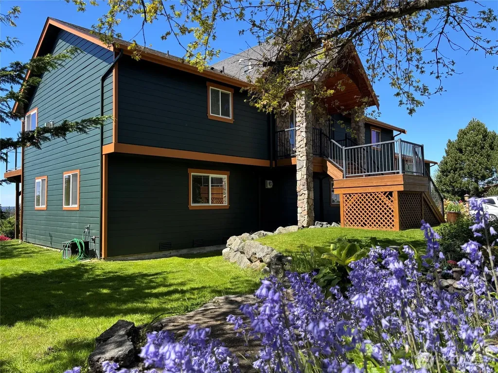 1028 Circle Drive Camano Island WA 98282