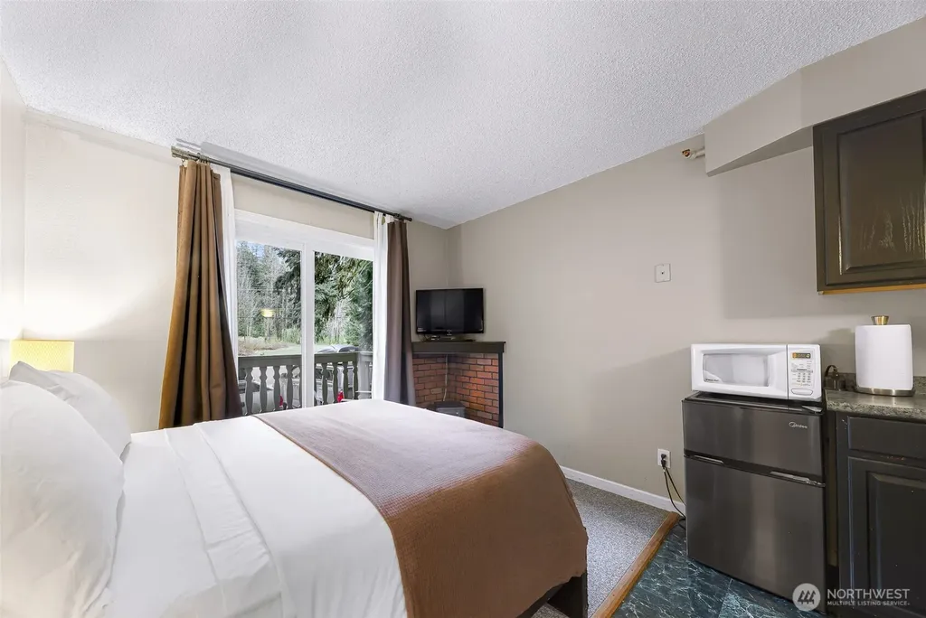 10433 Mt Baker Highway Deming WA 98244