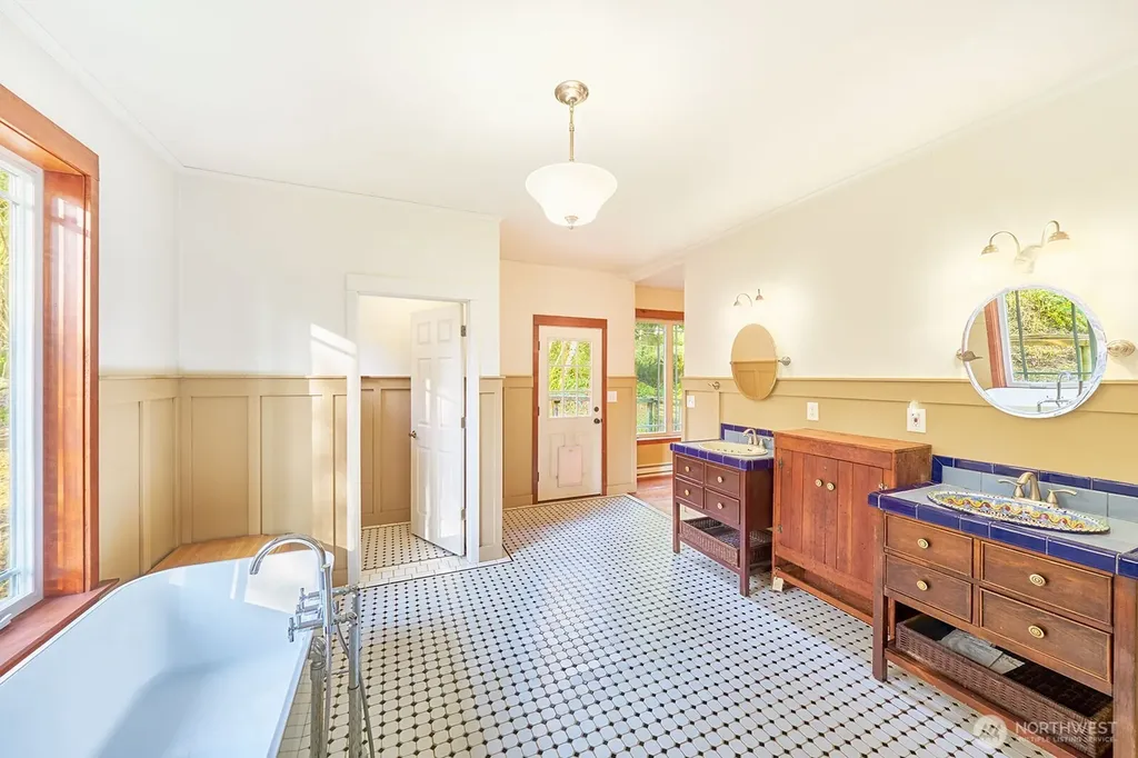 2147 Klahanee Drive Ilwaco WA 98624