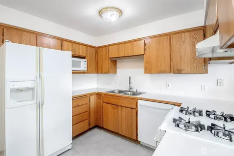 808 13th Street SE Puyallup WA 98372