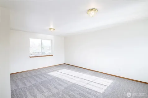 808 13th Street SE Puyallup WA 98372
