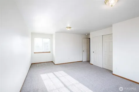 808 13th Street SE Puyallup WA 98372