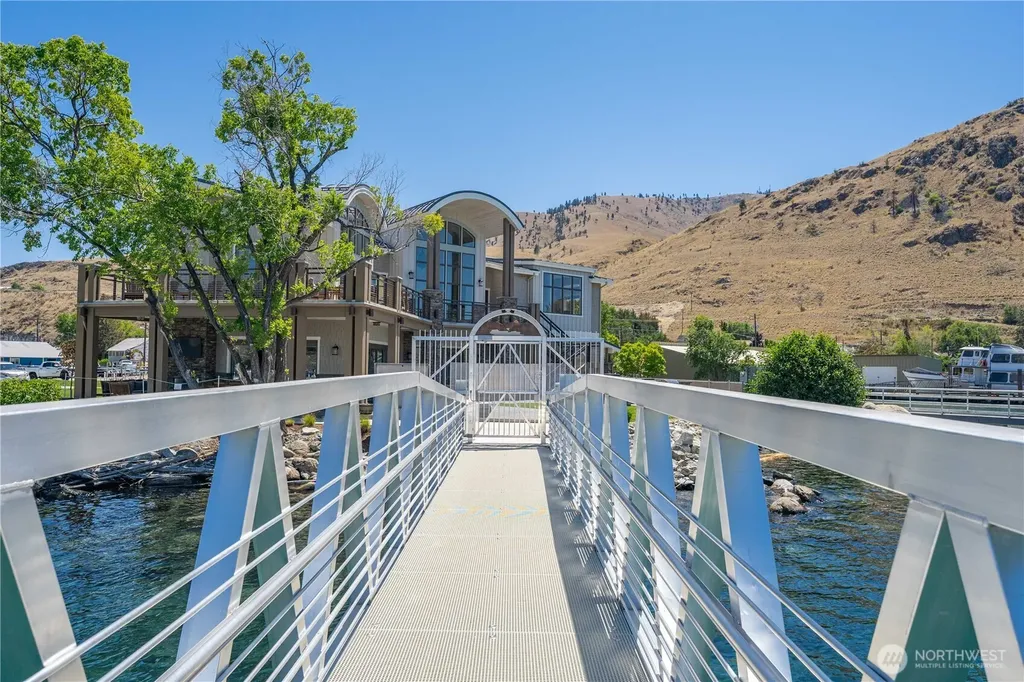1350 W Woodin Avenue Chelan WA 98816