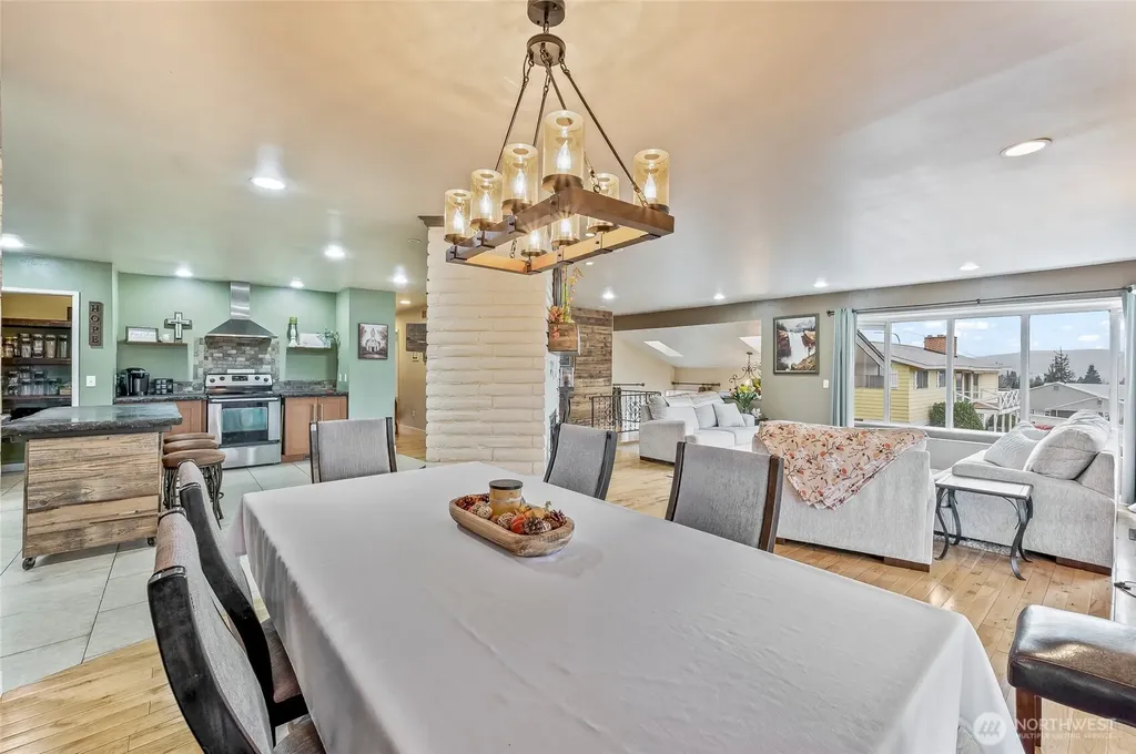 809 N Kenroy Terrace East Wenatchee WA 98802
