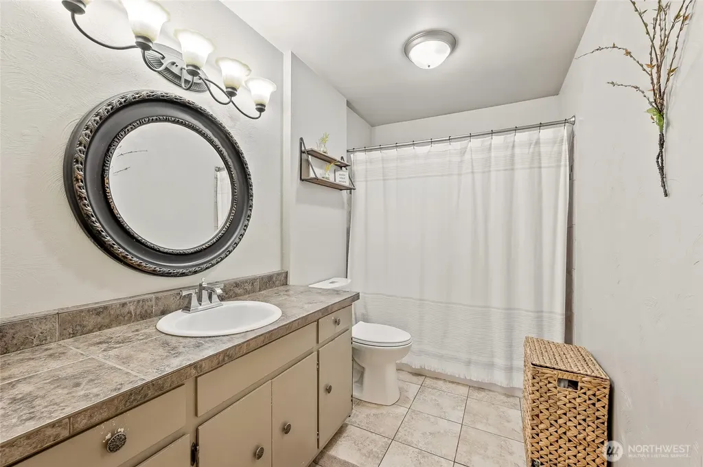 809 N Kenroy Terrace East Wenatchee WA 98802